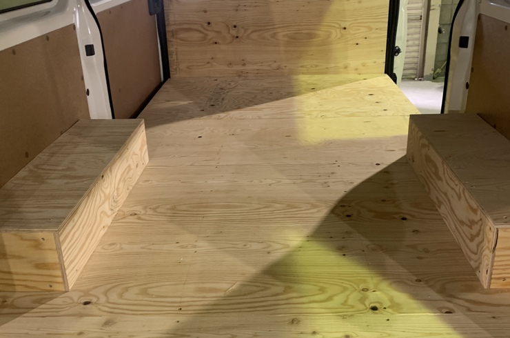 ハイエースの荷台加工